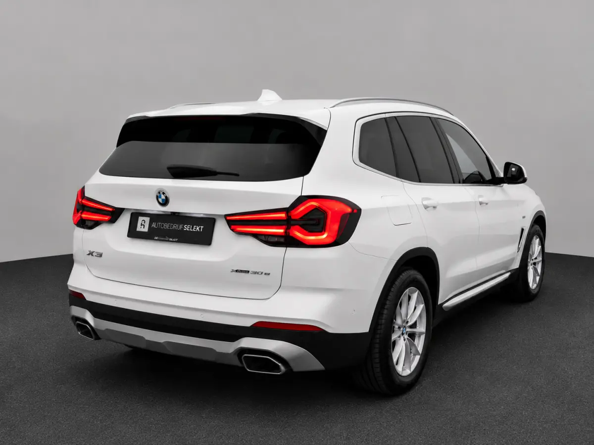 XDrive30e | Nieuw model | Trekhaak | LED | Keyless | 360 camera | Stoelverwarming | 1e eigenaar | SOH 93%