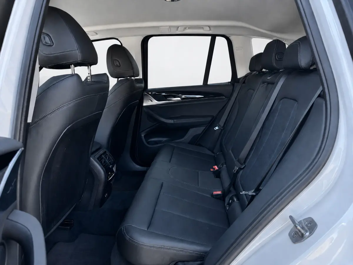 XDrive30e | Nieuw model | Trekhaak | LED | Keyless | 360 camera | Stoelverwarming | 1e eigenaar | SOH 93%