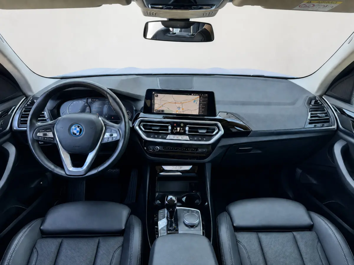 XDrive30e | Nieuw model | Trekhaak | LED | Keyless | 360 camera | Stoelverwarming | 1e eigenaar | SOH 93%