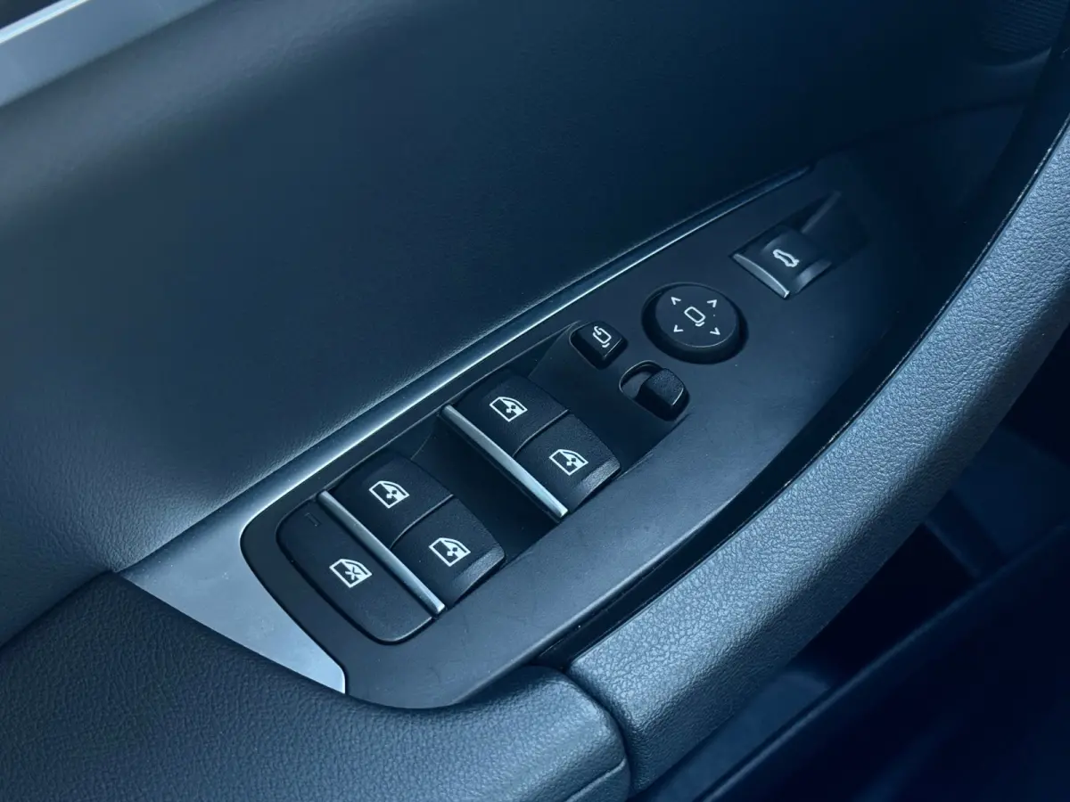 XDrive30e | Nieuw model | Trekhaak | LED | Keyless | 360 camera | Stoelverwarming | 1e eigenaar | SOH 93%
