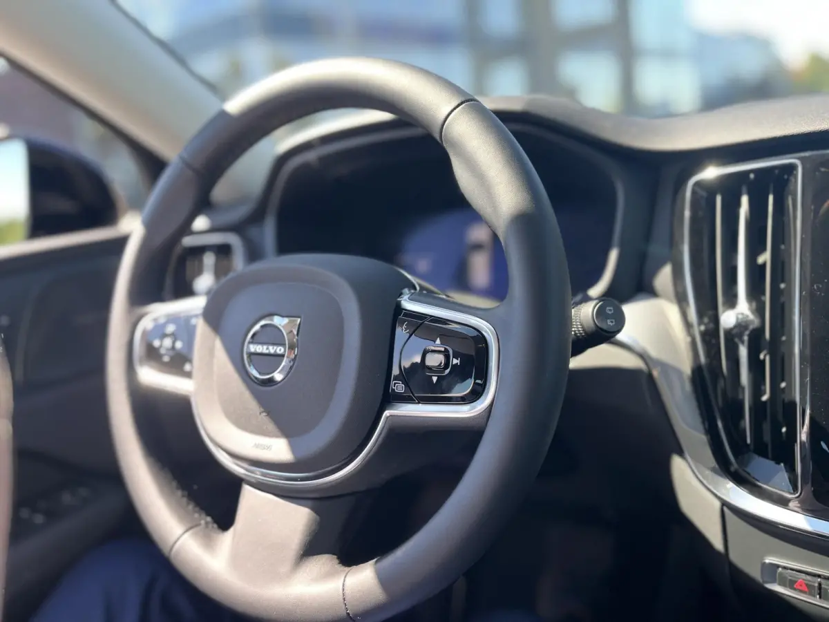 T6 Plug-in hybrid AWD Plus Dark | 18 Inch Velgen | Climate Pack | Harman Kardon | Adaptive Cruise Control |