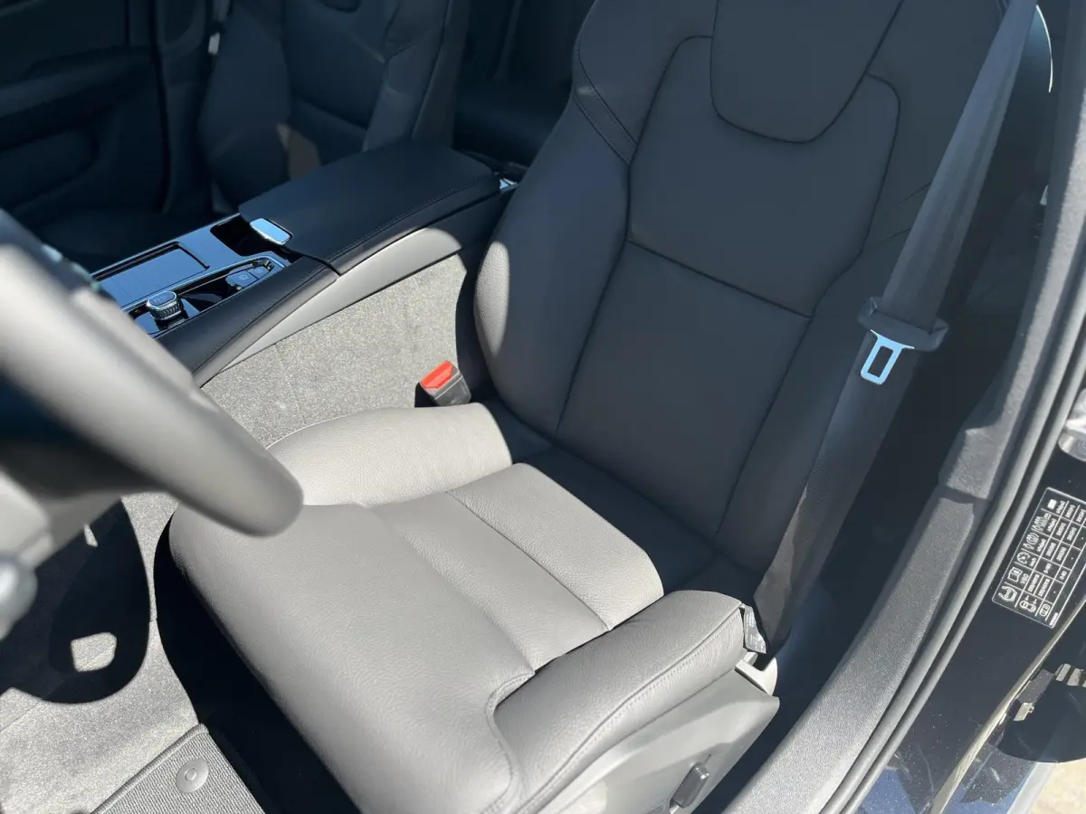 T6 Plug-in hybrid AWD Plus Dark | 18 Inch Velgen | Climate Pack | Harman Kardon | Adaptive Cruise Control |