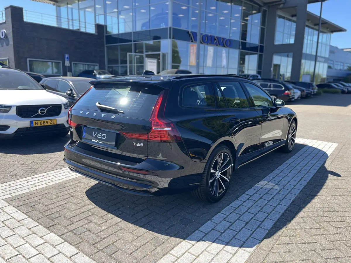T6 Plug-in hybrid AWD Plus Dark | 18 Inch Velgen | Climate Pack | Harman Kardon | Adaptive Cruise Control |