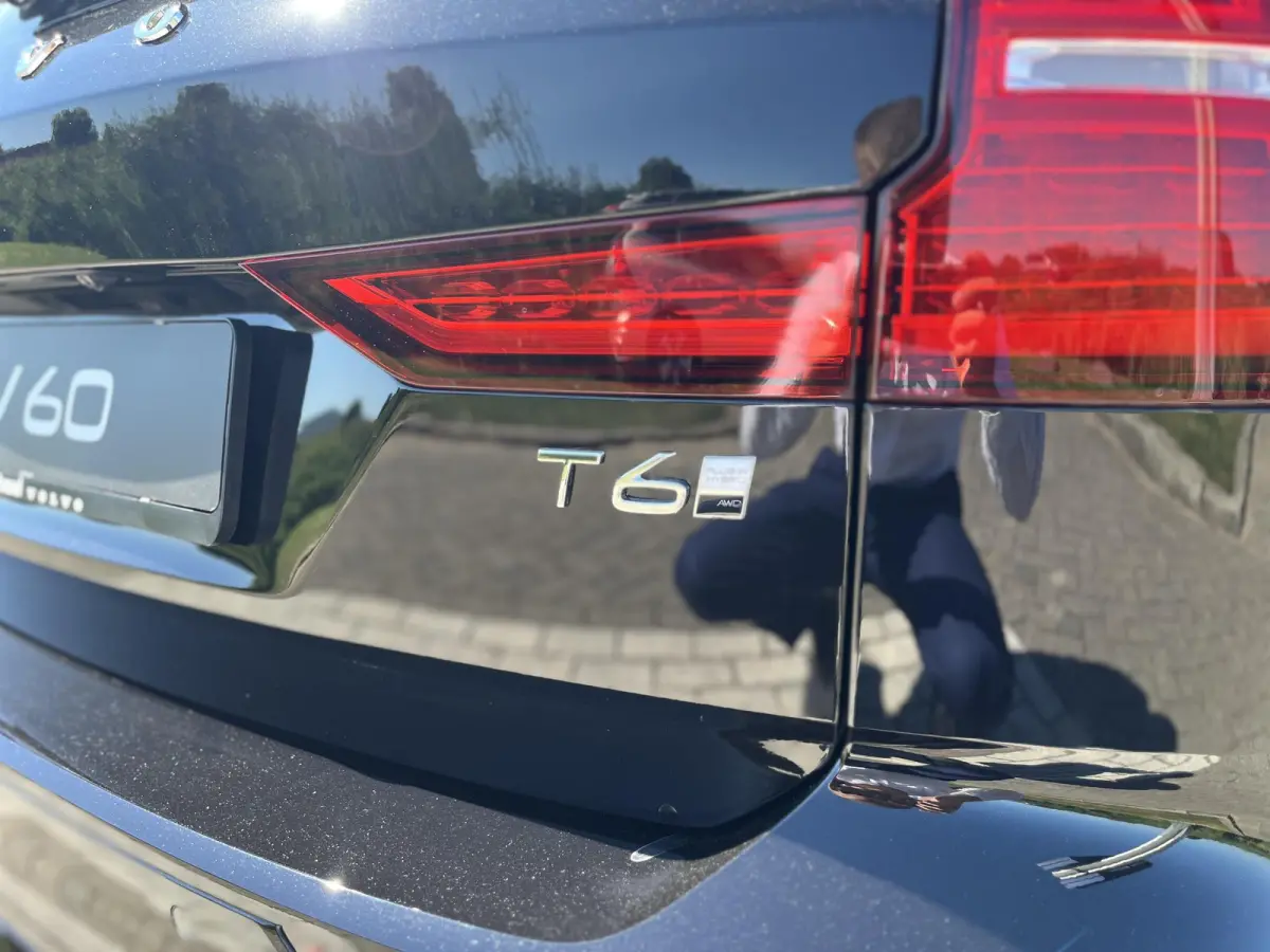 T6 Plug-in hybrid AWD Plus Dark | 18 Inch Velgen | Climate Pack | Harman Kardon | Adaptive Cruise Control |