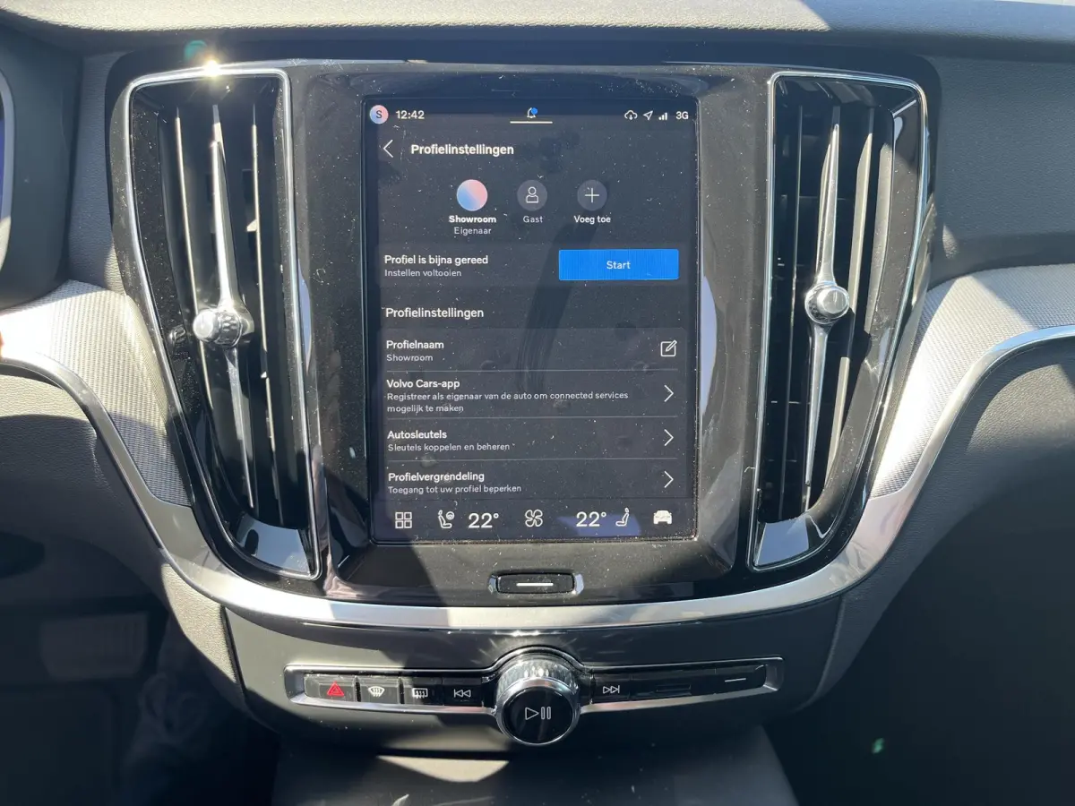 T6 Plug-in hybrid AWD Plus Dark | 18 Inch Velgen | Climate Pack | Harman Kardon | Adaptive Cruise Control |