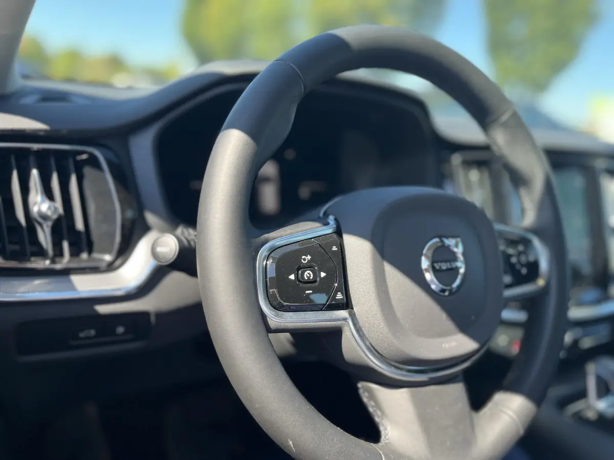 T6 Plug-in hybrid AWD Plus Dark | 18 Inch Velgen | Climate Pack | Harman Kardon | Adaptive Cruise Control |