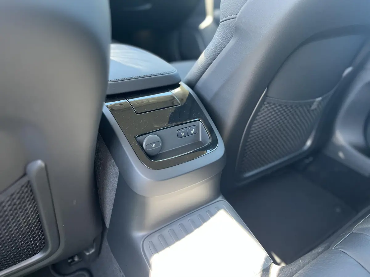 T6 Plug-in hybrid AWD Plus Dark | 18 Inch Velgen | Climate Pack | Harman Kardon | Adaptive Cruise Control |