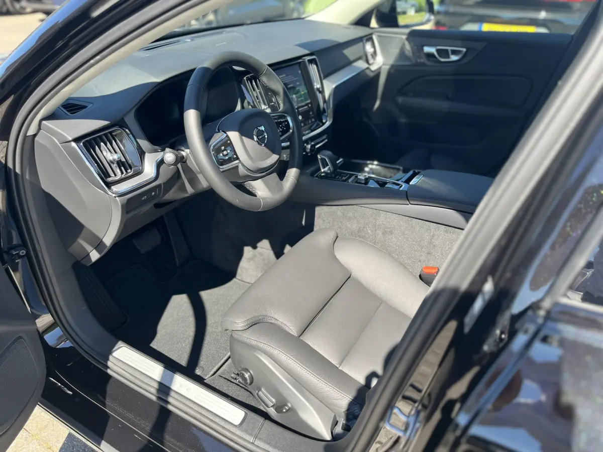 T6 Plug-in hybrid AWD Plus Dark | 18 Inch Velgen | Climate Pack | Harman Kardon | Adaptive Cruise Control |