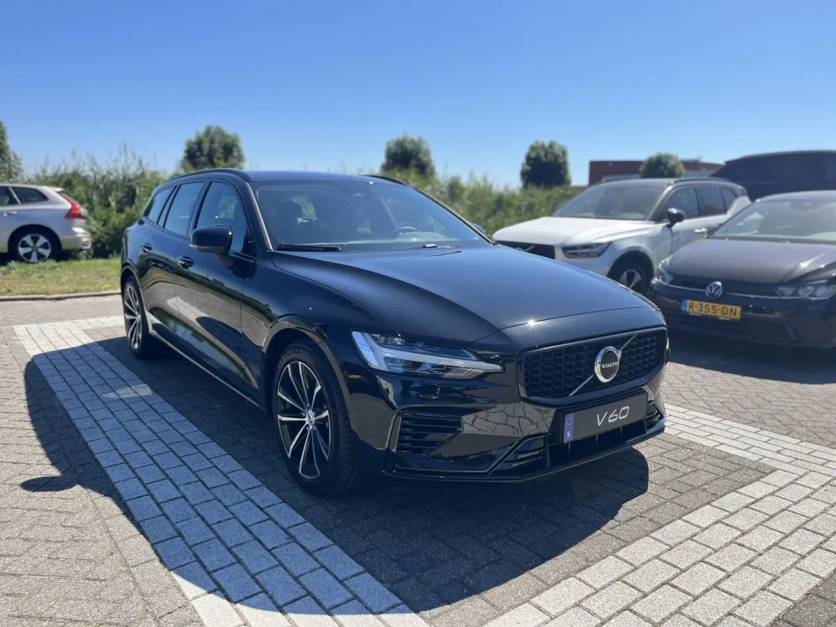 T6 Plug-in hybrid AWD Plus Dark | 18 Inch Velgen | Climate Pack | Harman Kardon | Adaptive Cruise Control |