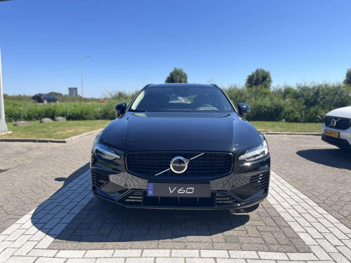 T6 Plug-in hybrid AWD Plus Dark | 18 Inch Velgen | Climate Pack | Harman Kardon | Adaptive Cruise Control |