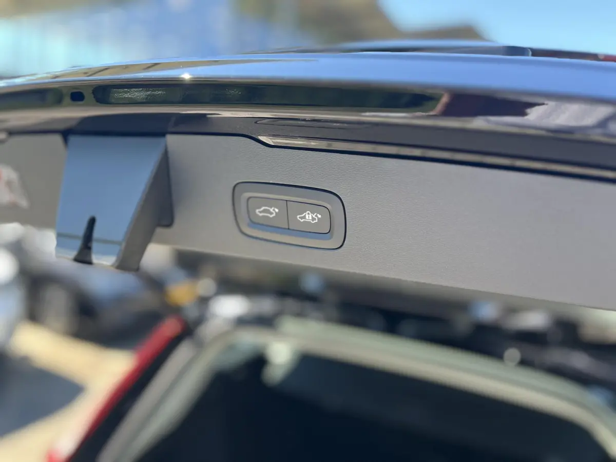 T6 Plug-in hybrid AWD Plus Dark | 18 Inch Velgen | Climate Pack | Harman Kardon | Adaptive Cruise Control |