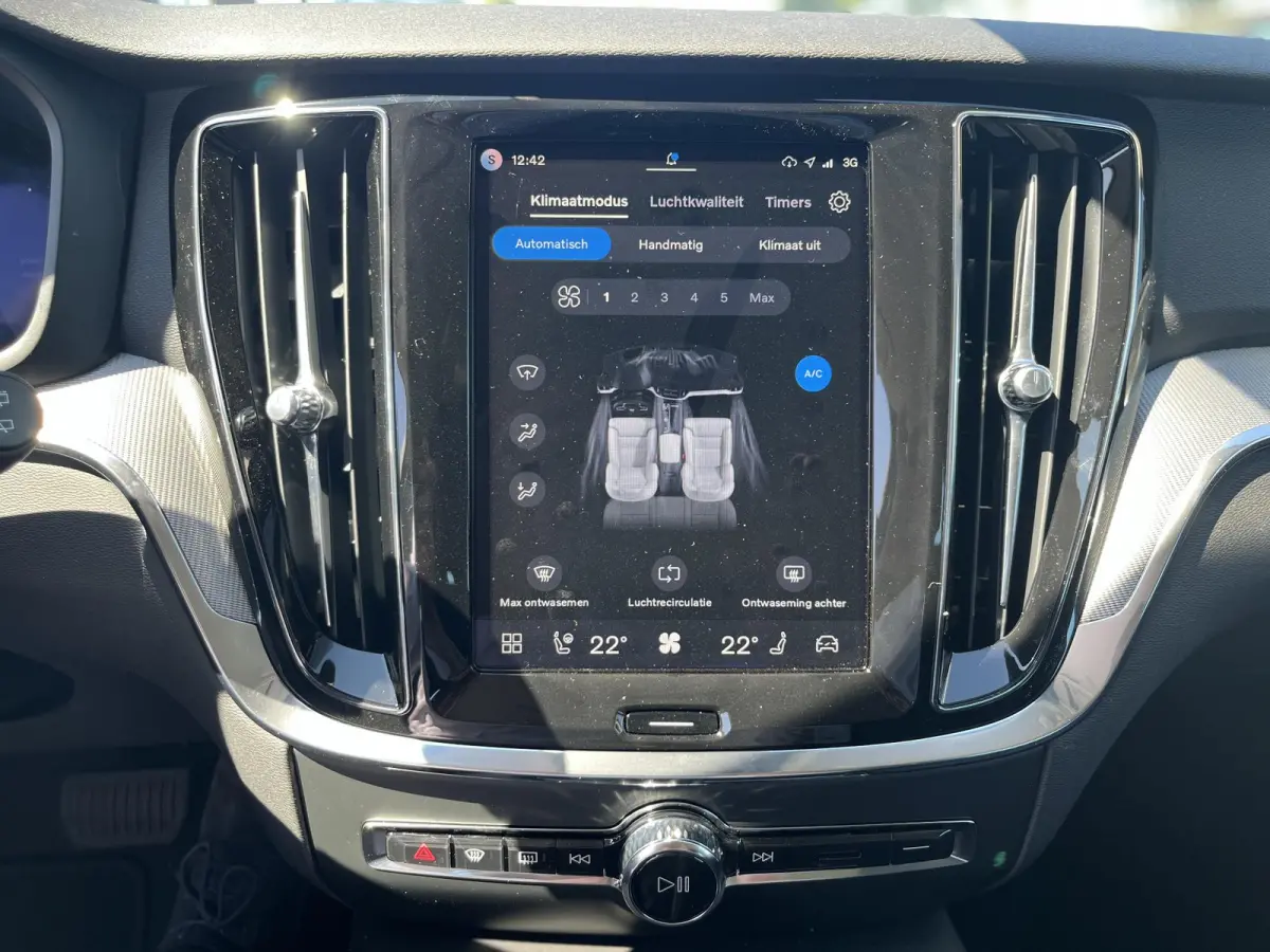 T6 Plug-in hybrid AWD Plus Dark | 18 Inch Velgen | Climate Pack | Harman Kardon | Adaptive Cruise Control |