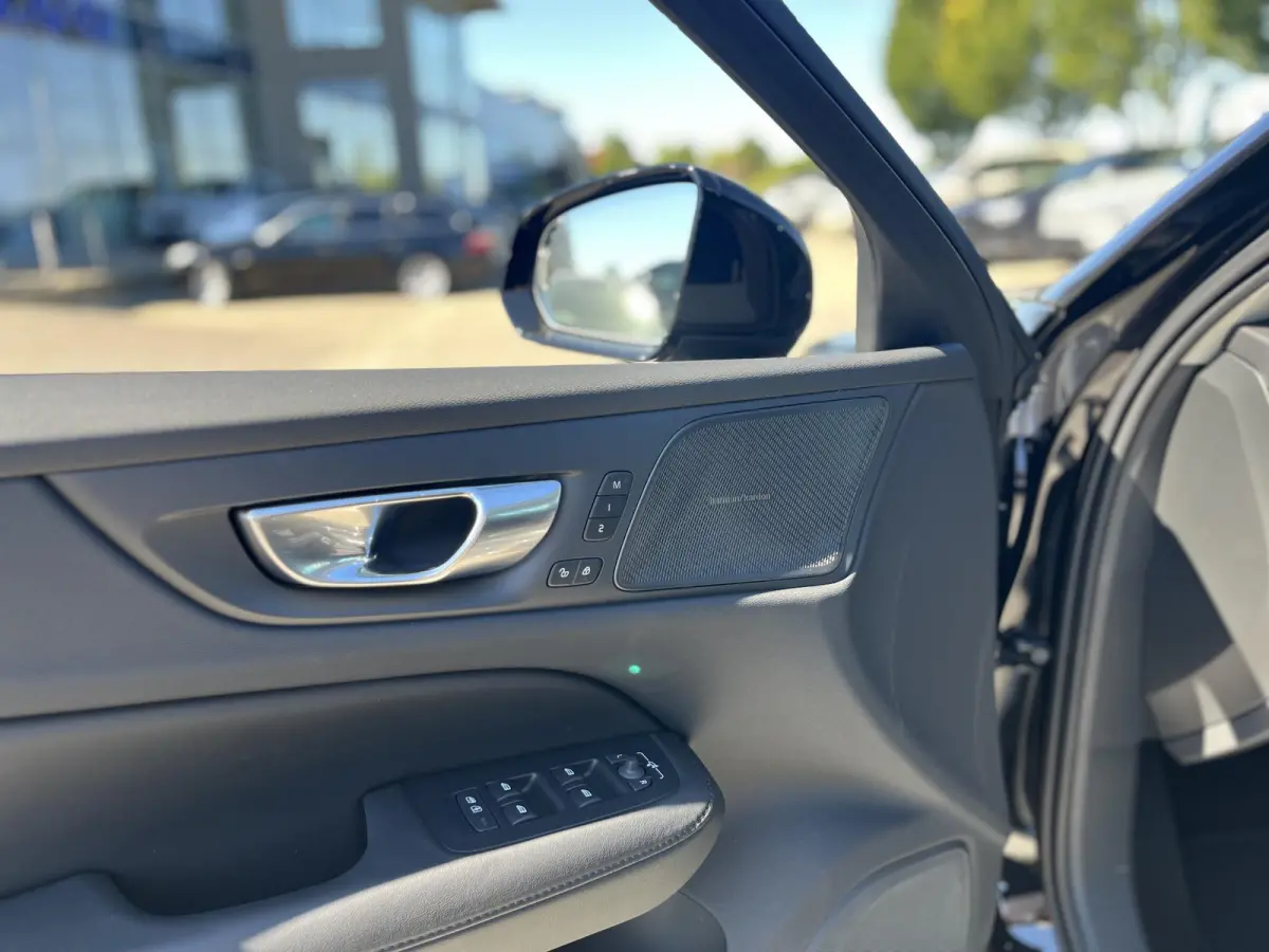 T6 Plug-in hybrid AWD Plus Dark | 18 Inch Velgen | Climate Pack | Harman Kardon | Adaptive Cruise Control |