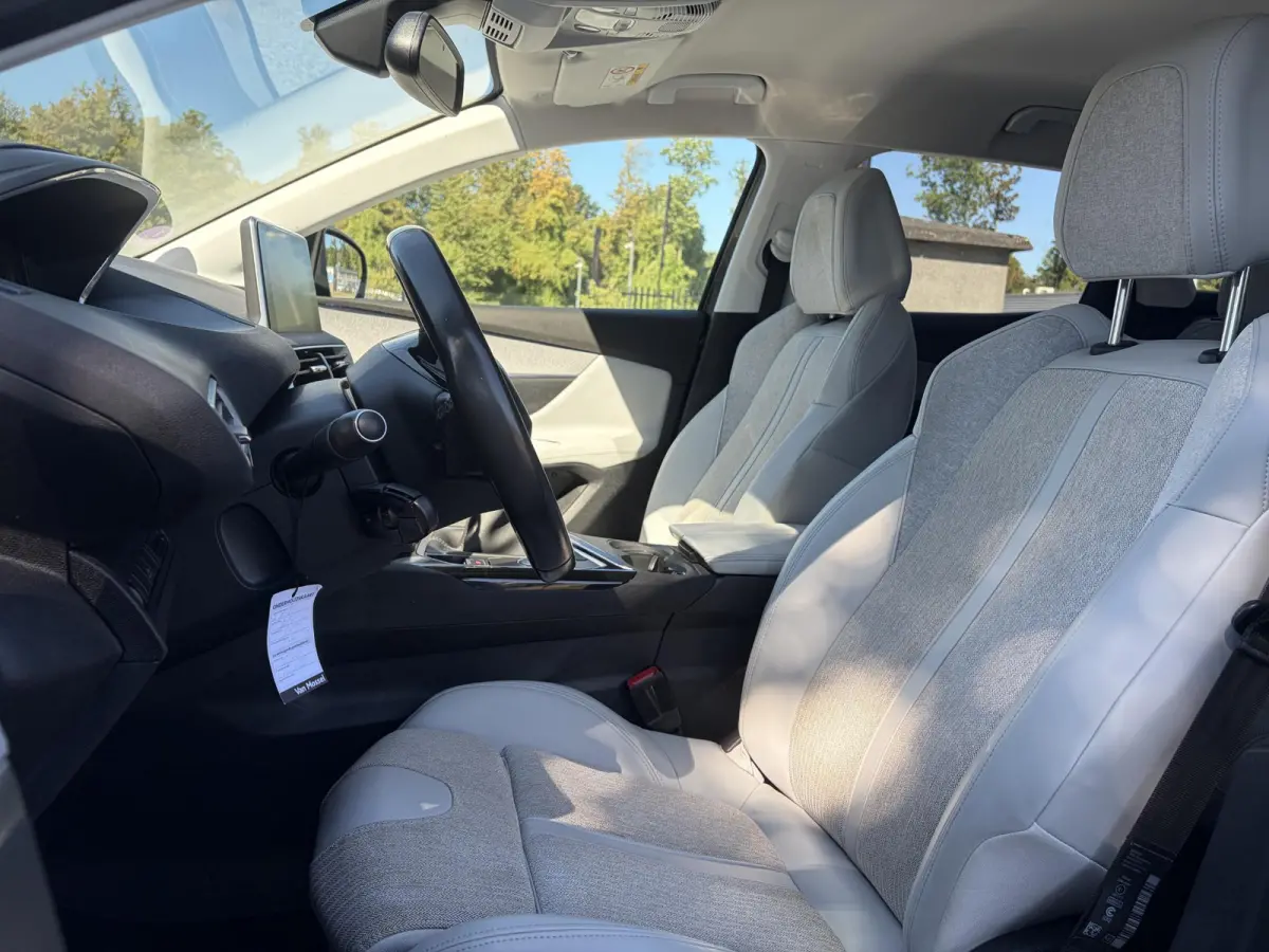 1.2 PureTech Allure 2e Eigenaar l D-riem vv in 2023 l 360° Camera l Carplay l Dealer Onderhouden l Keyless l Stoelverwarming l Dodehoek l 6 Bak l Pdc V+A l 131pk l Bj 12-2017 l 19'' Lmv l A