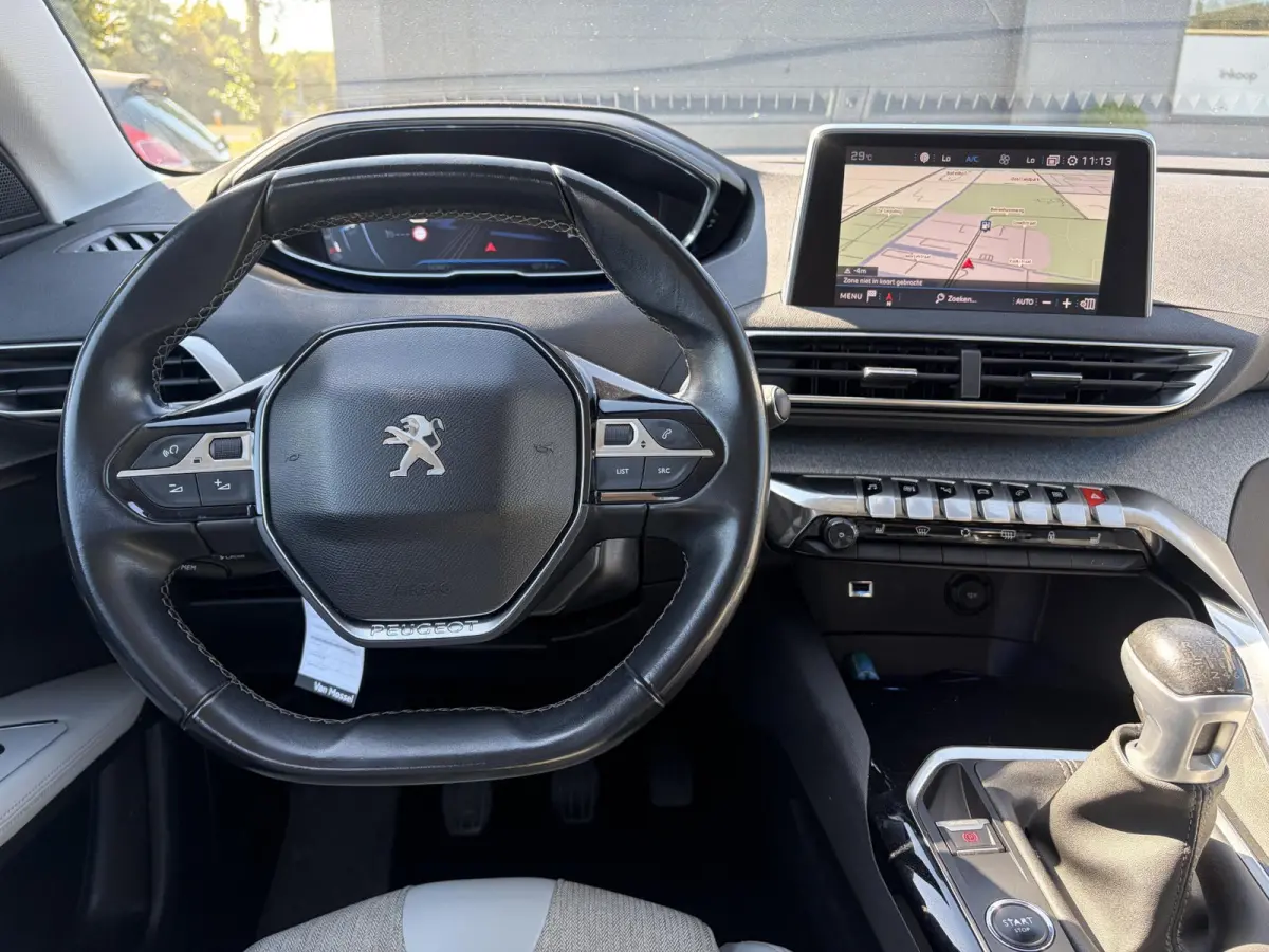1.2 PureTech Allure 2e Eigenaar l D-riem vv in 2023 l 360° Camera l Carplay l Dealer Onderhouden l Keyless l Stoelverwarming l Dodehoek l 6 Bak l Pdc V+A l 131pk l Bj 12-2017 l 19'' Lmv l A