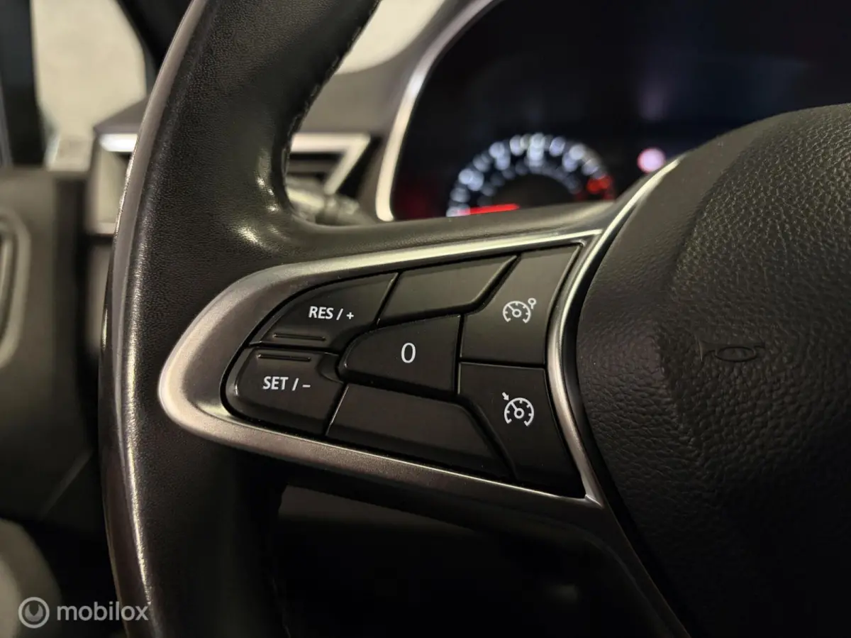 1.0 TCe Zen NAVI / CLIMA / CRUISE / PDC / NAP /