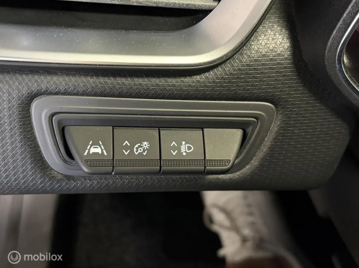 1.0 TCe Zen NAVI / CLIMA / CRUISE / PDC / NAP /
