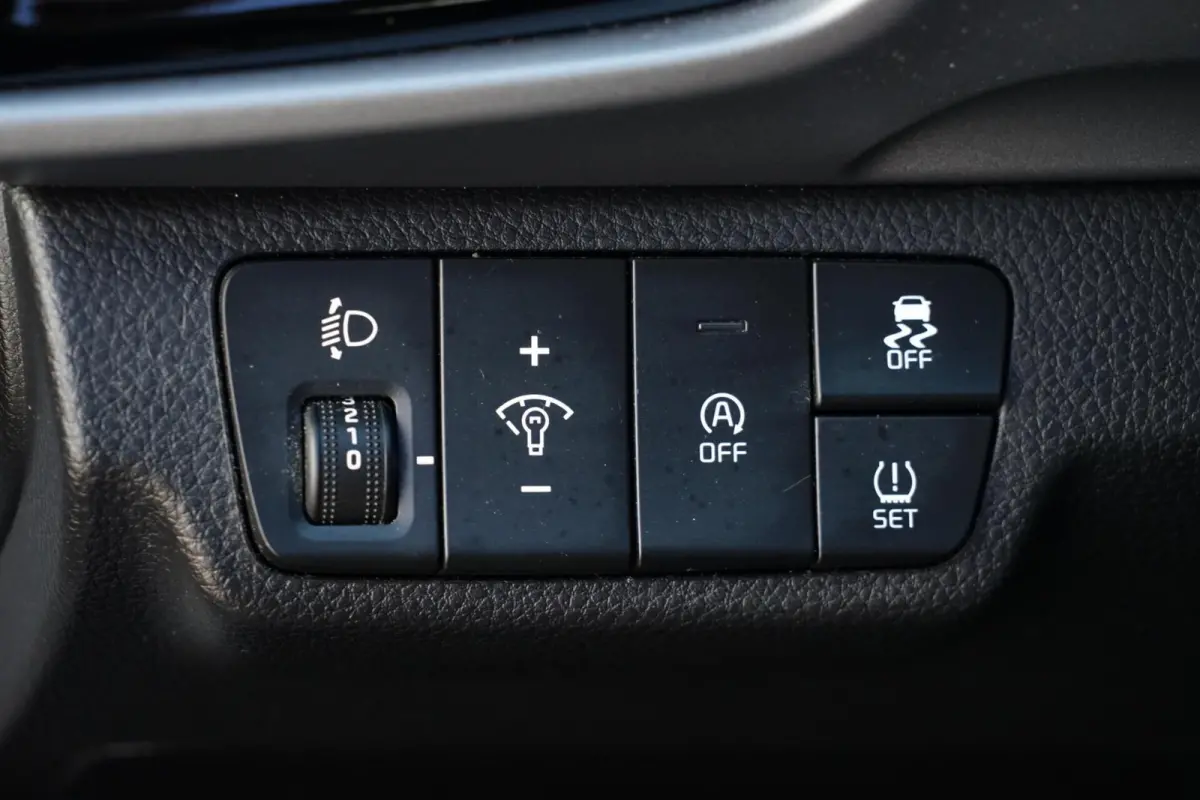 1.0 T-GDi MHEV DynamicLine, NL, clima, cam. CarPlay