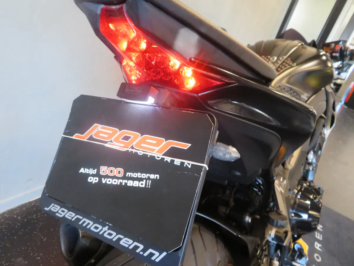 Z1000 AKRA TOPPER!