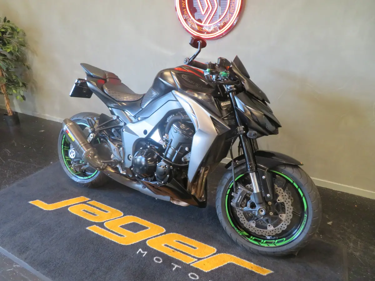 Z1000 AKRA TOPPER!
