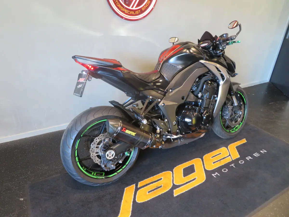 Z1000 AKRA TOPPER!