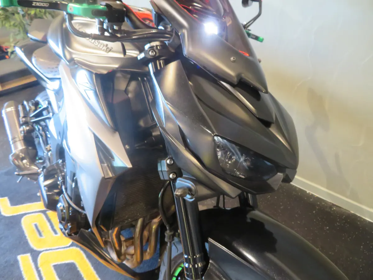 Z1000 AKRA TOPPER!