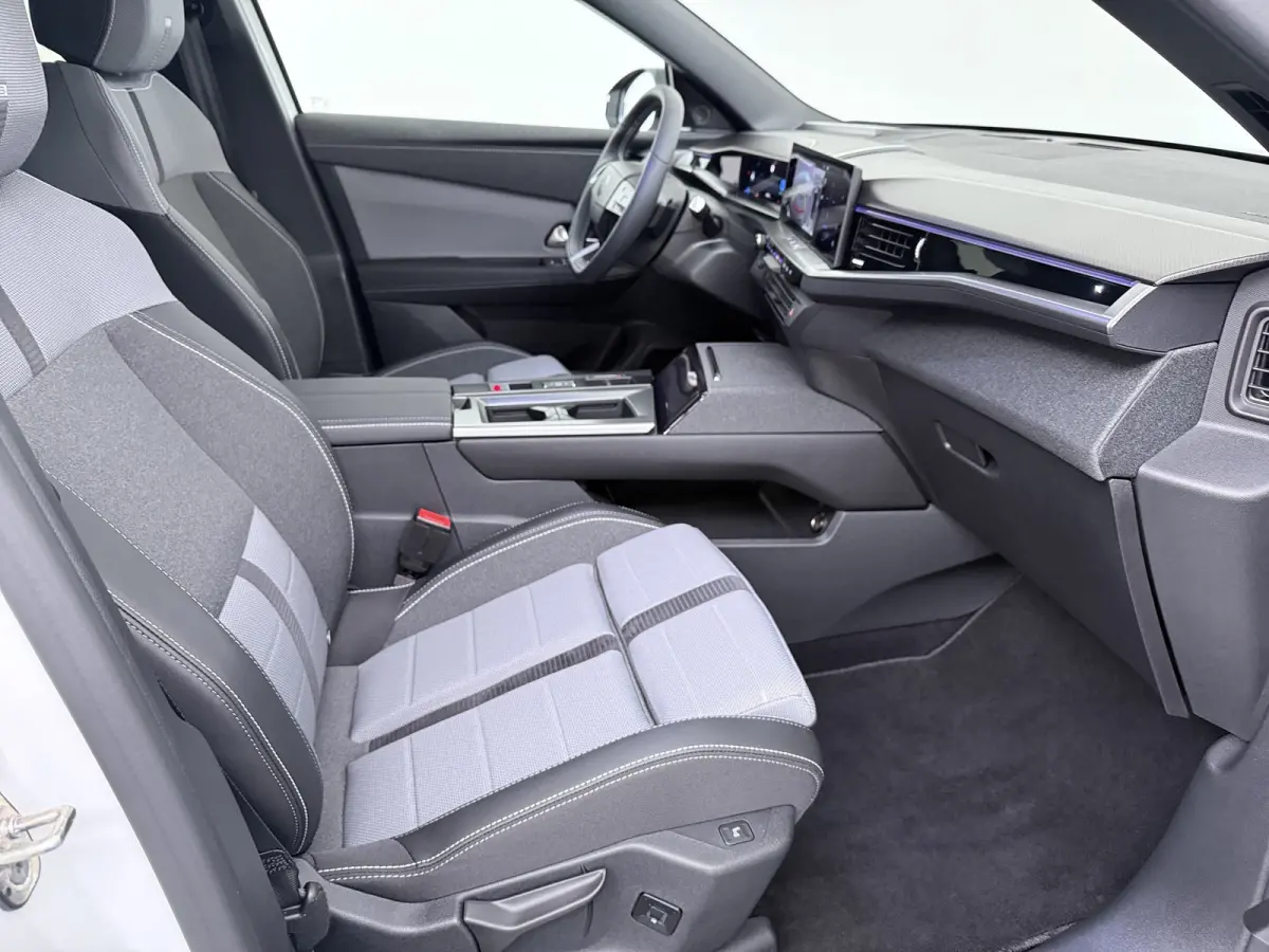 1.6 Turbo Plug-in-Hybrid Business Edition | Achteruitrijcamera | Apple Carplay/Android Auto|telefoonintegratie premium | Cruise control adaptief met Stop&Go
