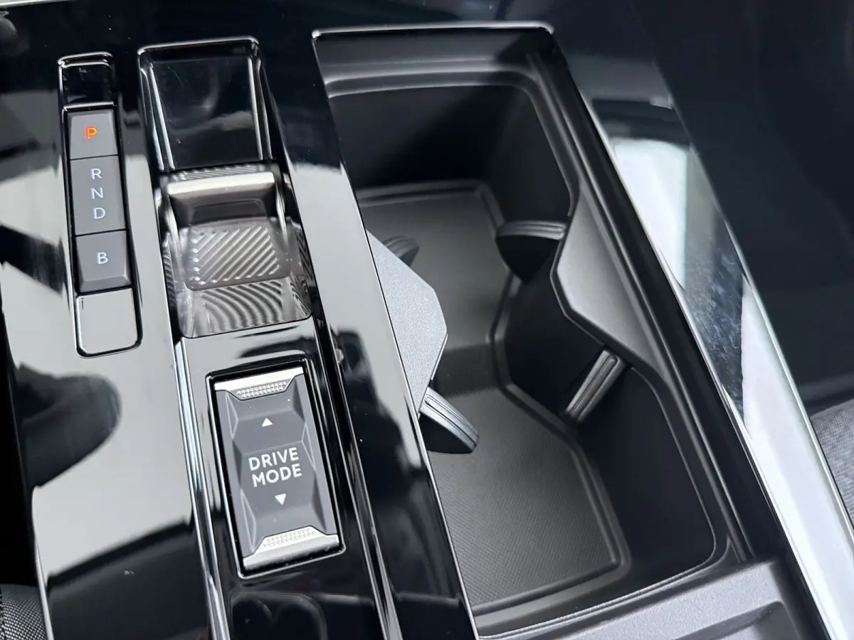 54 kWh Edition | Airco (automatisch) | Apple Carplay/Android Auto|telefoonintegratie premium | Cruise control adaptief