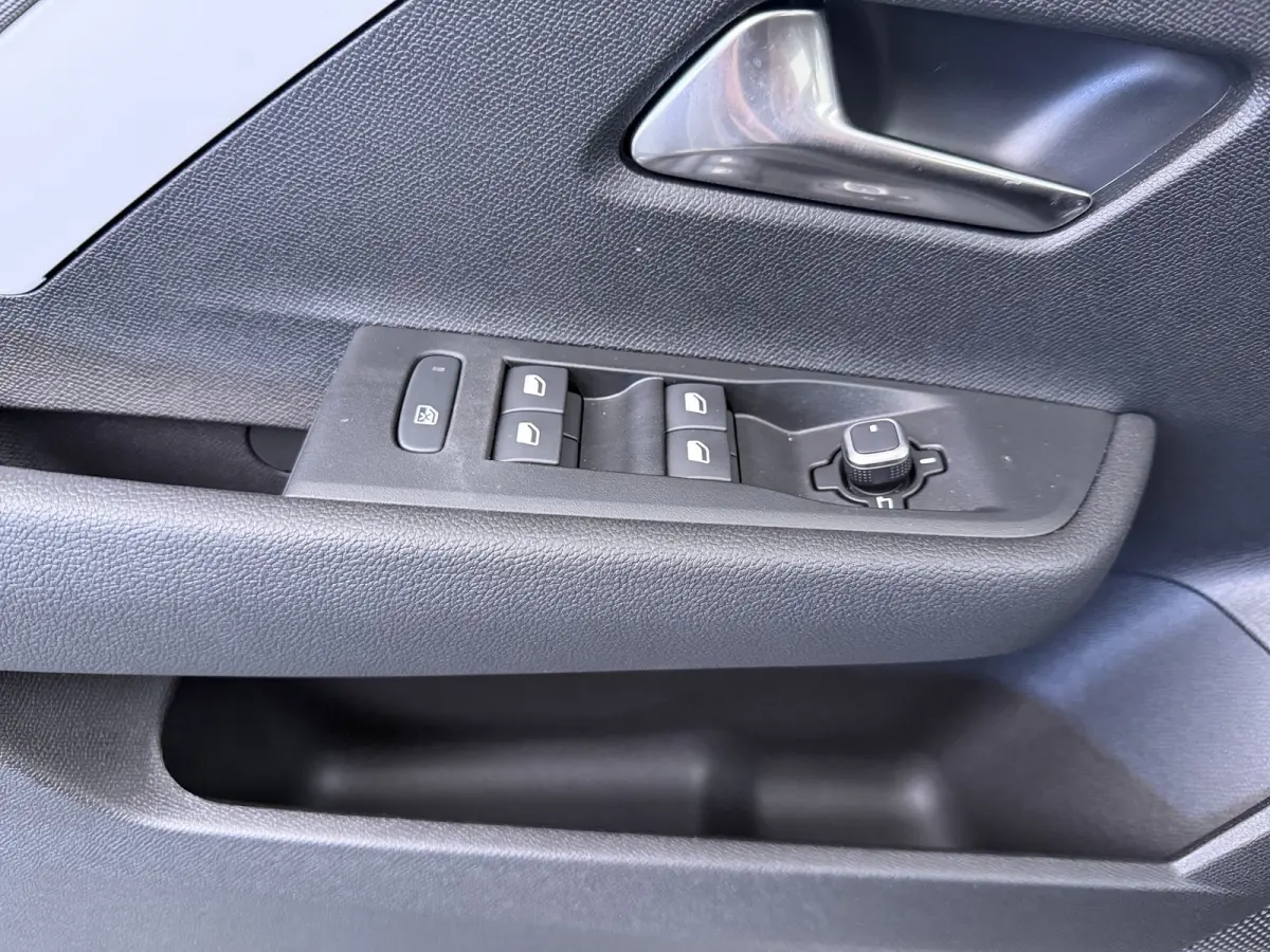 54 kWh Edition | Airco (automatisch) | Apple Carplay/Android Auto|telefoonintegratie premium | Cruise control adaptief