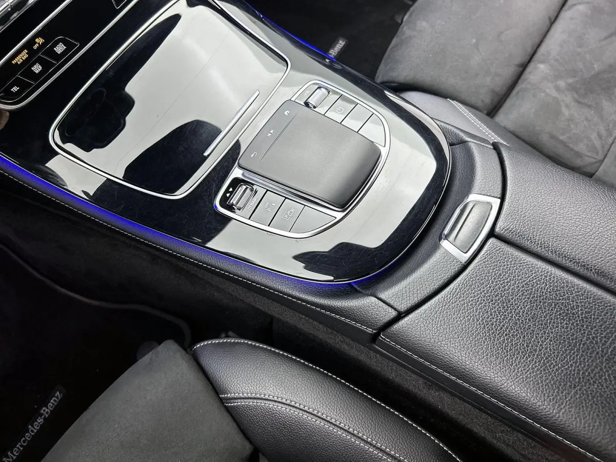 300 e Business Solution AMG | APPLE CARPLAY | ANDROID AUTO | ACHTERUITRIJCAMERA | PARKEERSENSOREN | HEAD-UP DISPLAY | SFEERVERLICHTING | STOELVERWARMING | DODEHOEKSENSOREN | CRUISE CONTROL |