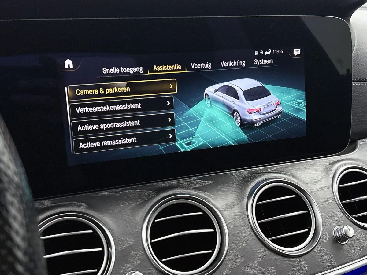 300 e Business Solution AMG | APPLE CARPLAY | ANDROID AUTO | ACHTERUITRIJCAMERA | PARKEERSENSOREN | HEAD-UP DISPLAY | SFEERVERLICHTING | STOELVERWARMING | DODEHOEKSENSOREN | CRUISE CONTROL |