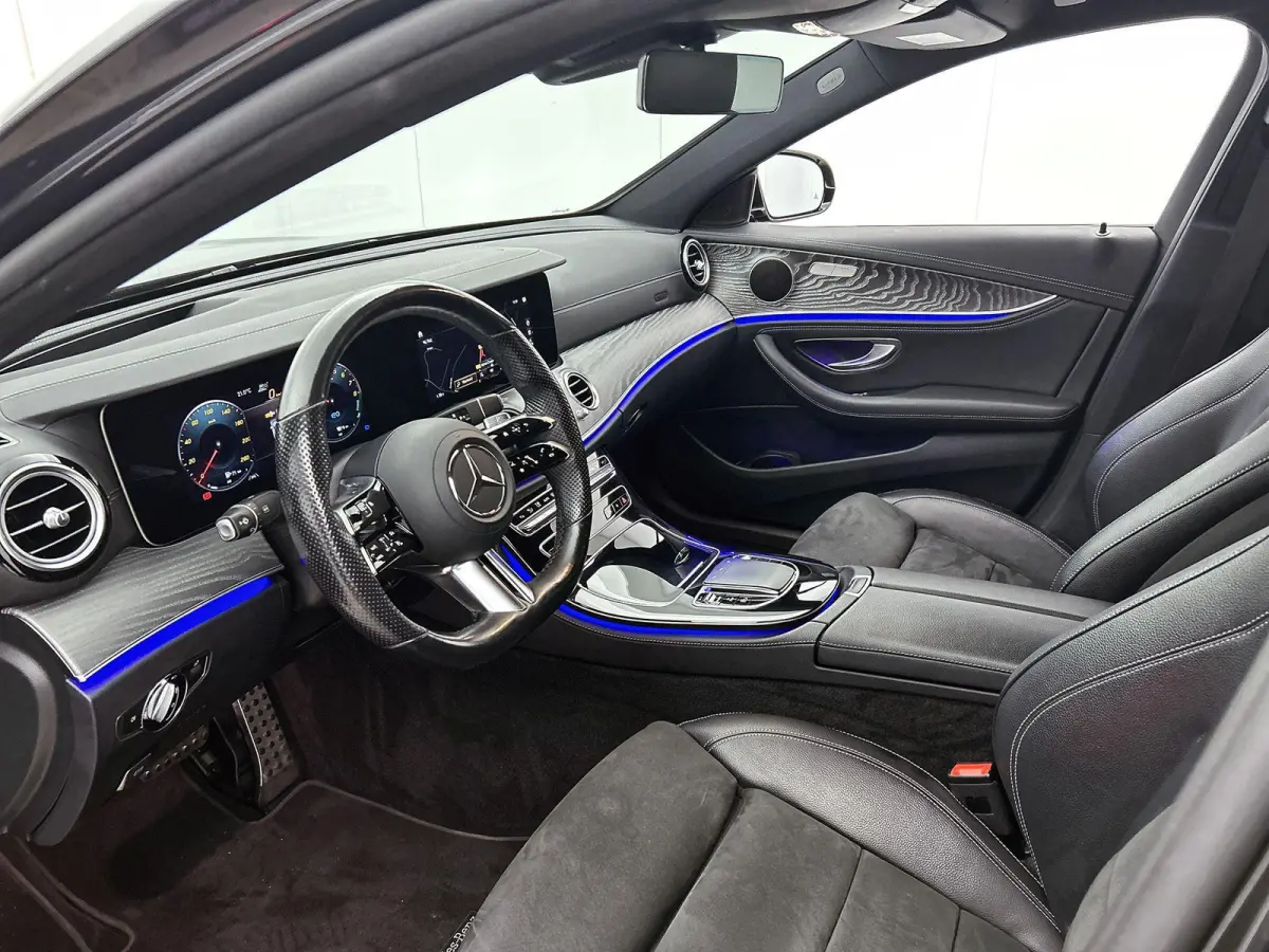300 e Business Solution AMG | APPLE CARPLAY | ANDROID AUTO | ACHTERUITRIJCAMERA | PARKEERSENSOREN | HEAD-UP DISPLAY | SFEERVERLICHTING | STOELVERWARMING | DODEHOEKSENSOREN | CRUISE CONTROL |