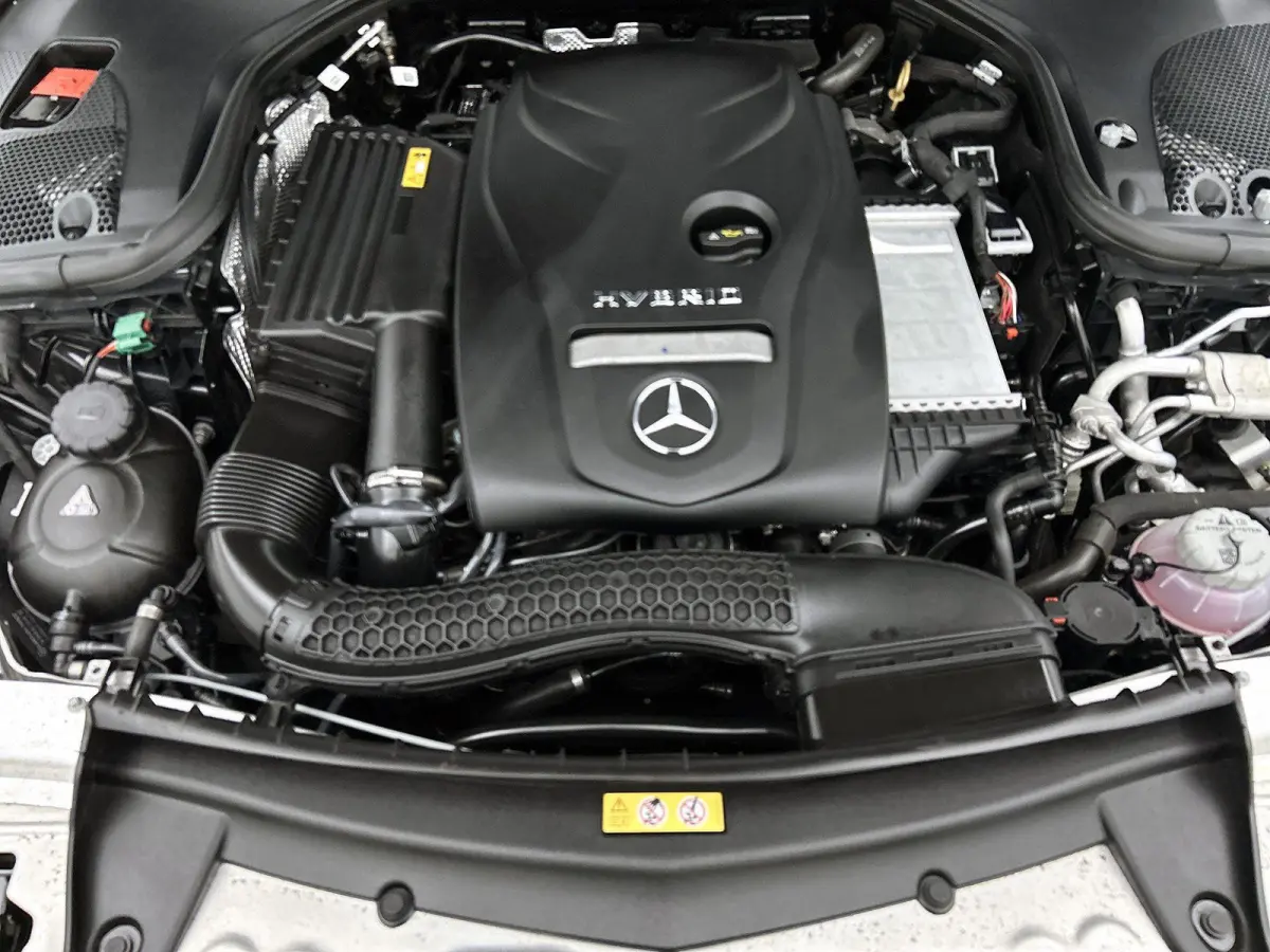 300 e Business Solution AMG | APPLE CARPLAY | ANDROID AUTO | ACHTERUITRIJCAMERA | PARKEERSENSOREN | HEAD-UP DISPLAY | SFEERVERLICHTING | STOELVERWARMING | DODEHOEKSENSOREN | CRUISE CONTROL |