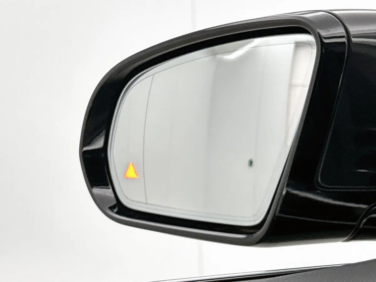 300 e Business Solution AMG | APPLE CARPLAY | ANDROID AUTO | ACHTERUITRIJCAMERA | PARKEERSENSOREN | HEAD-UP DISPLAY | SFEERVERLICHTING | STOELVERWARMING | DODEHOEKSENSOREN | CRUISE CONTROL |