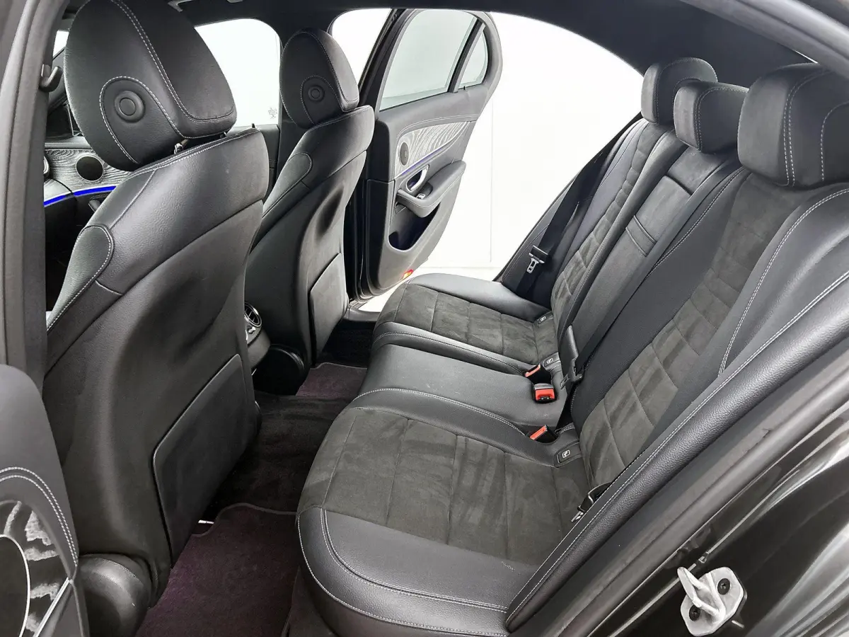 300 e Business Solution AMG | APPLE CARPLAY | ANDROID AUTO | ACHTERUITRIJCAMERA | PARKEERSENSOREN | HEAD-UP DISPLAY | SFEERVERLICHTING | STOELVERWARMING | DODEHOEKSENSOREN | CRUISE CONTROL |