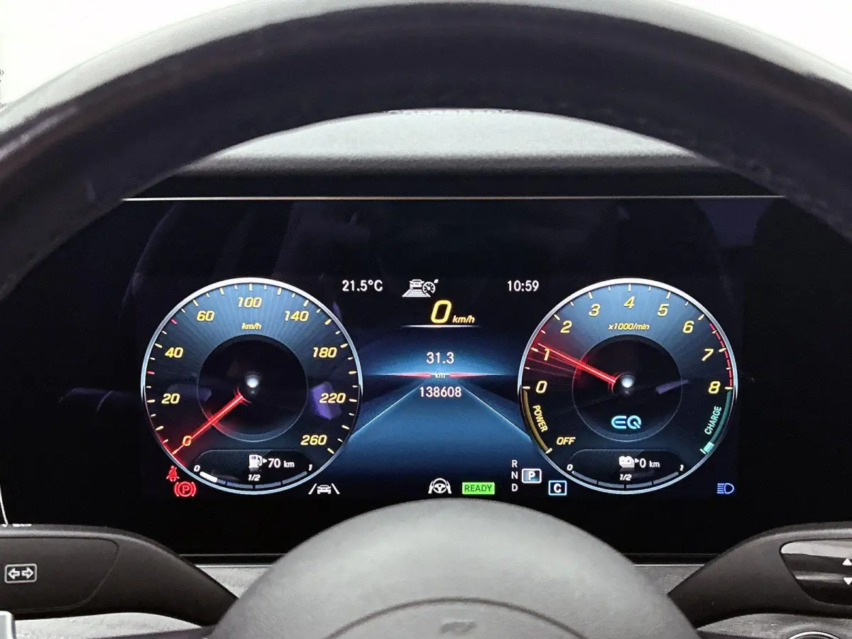 300 e Business Solution AMG | APPLE CARPLAY | ANDROID AUTO | ACHTERUITRIJCAMERA | PARKEERSENSOREN | HEAD-UP DISPLAY | SFEERVERLICHTING | STOELVERWARMING | DODEHOEKSENSOREN | CRUISE CONTROL |