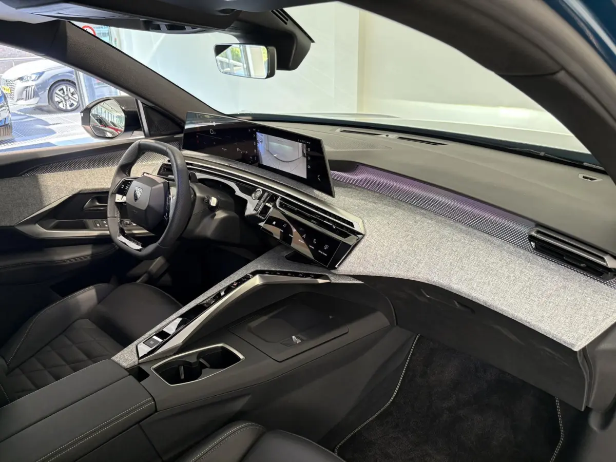 1.2 Hybrid 145 GT Exclusive Leverbaar per november