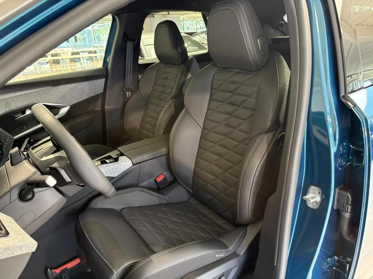 1.2 Hybrid 145 GT Exclusive Leverbaar per november