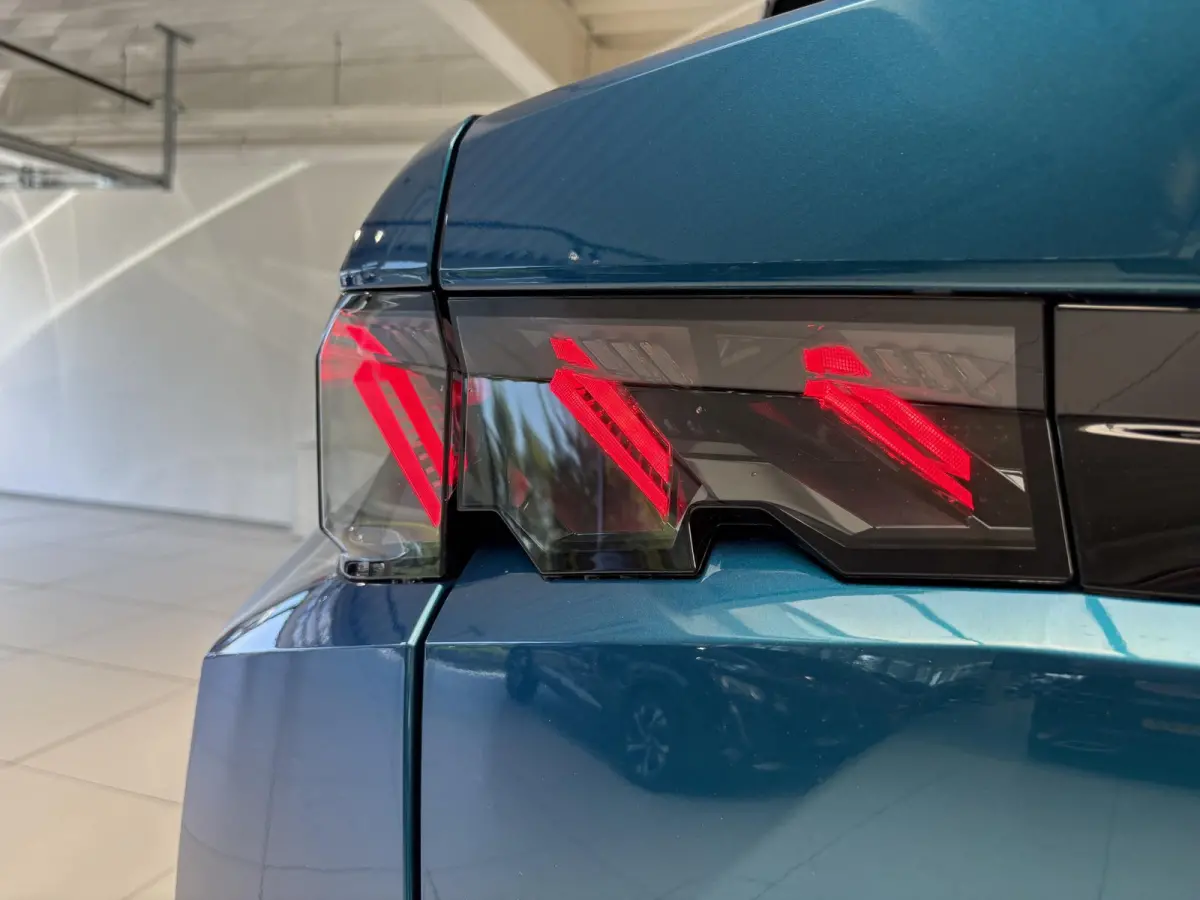 1.2 Hybrid 145 GT Exclusive Leverbaar per november