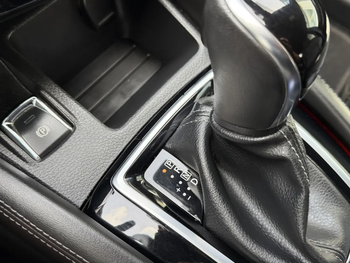 1.2 Tekna 17" Bose