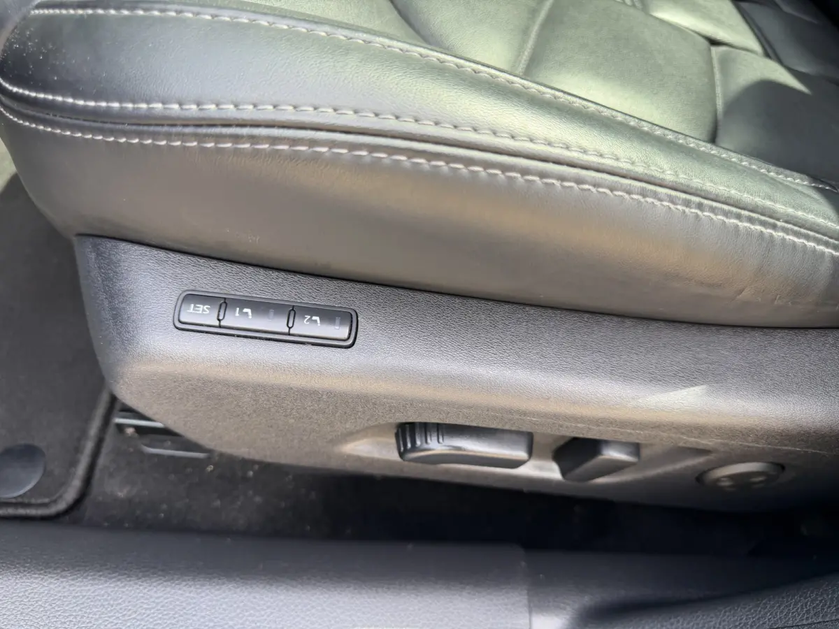 1.2 Tekna 17" Bose
