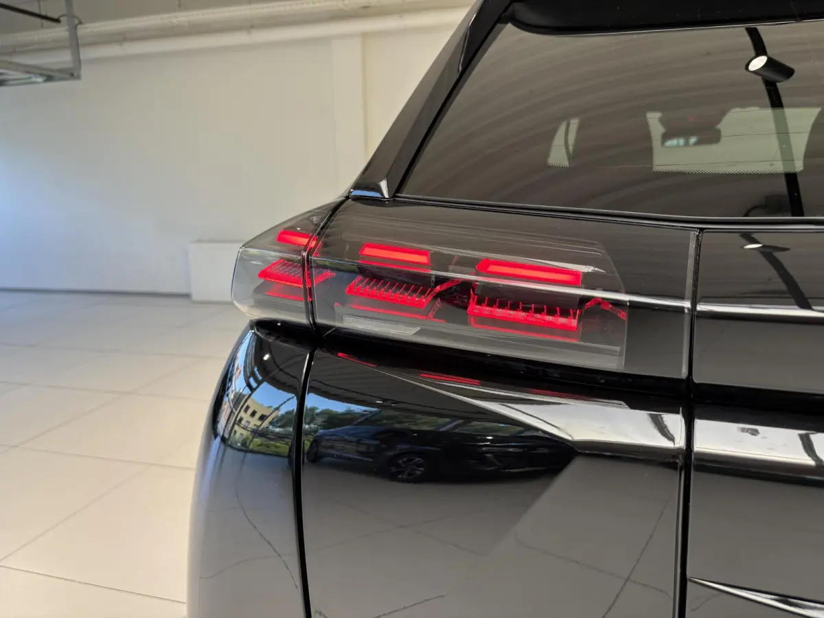 1.2 Hybrid 110 Business Leverbaar per november