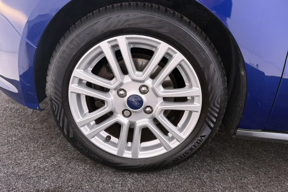 1.0 Titanium | Trekhaak | Climate Control | Stoelverwarming | 16" Velgen |