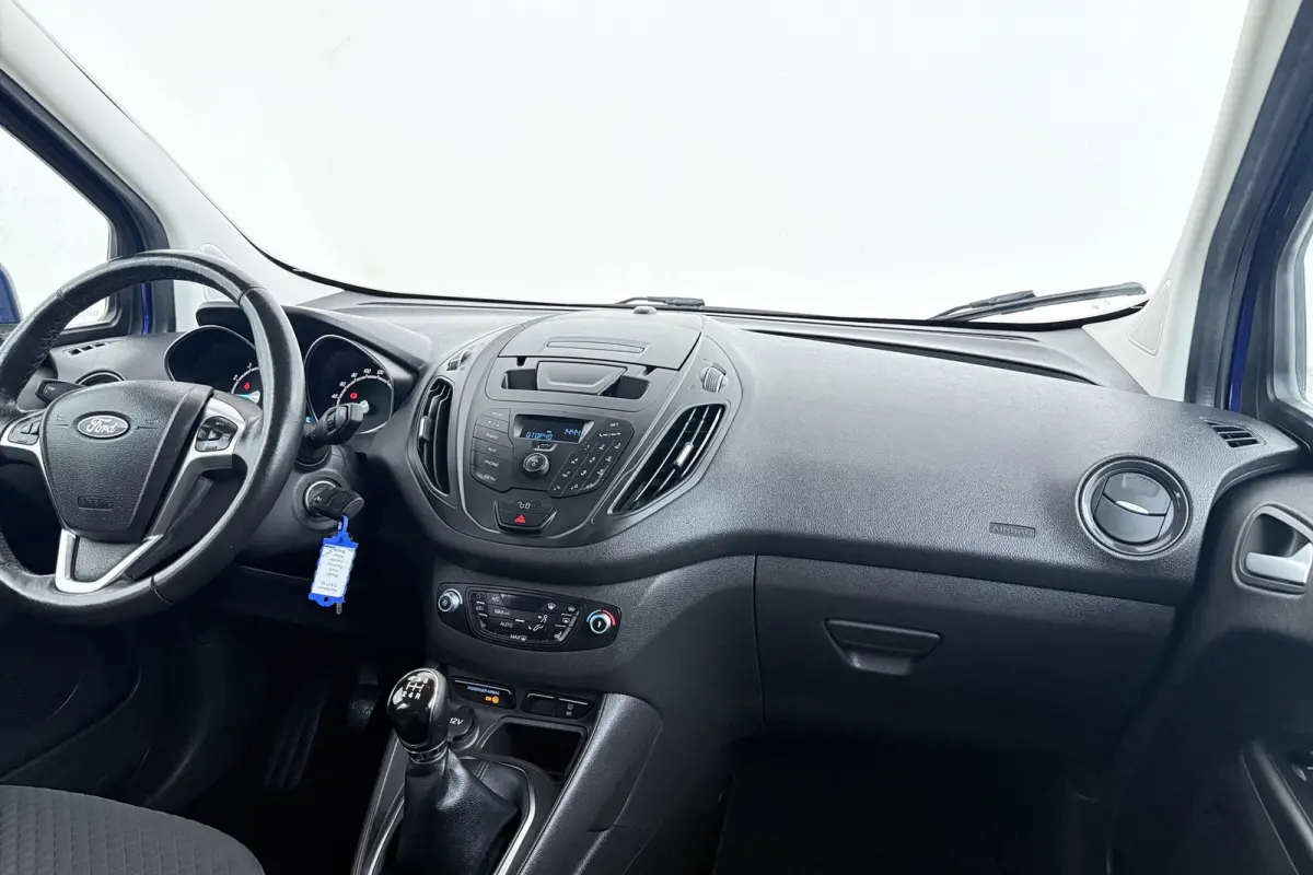 1.0 Titanium | Trekhaak | Climate Control | Stoelverwarming | 16" Velgen |