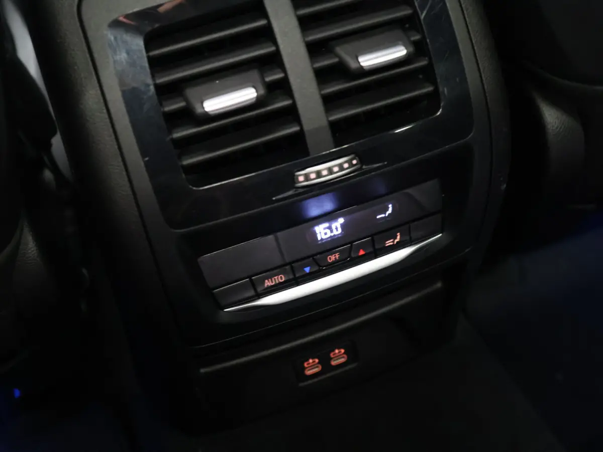 xDrive30e High Executive [SCHUIFKANTELDAK, APPLE CARPLAY, ANDROID, STOELVERWARMING, VOL LEDER, ELEKTRISCHE ACHTERKLEP, PDC V+A, CRUISE CONTROL, GROOT NAVIGATIE, 3-ZONE CLIMATE, DIGITAL DASH,