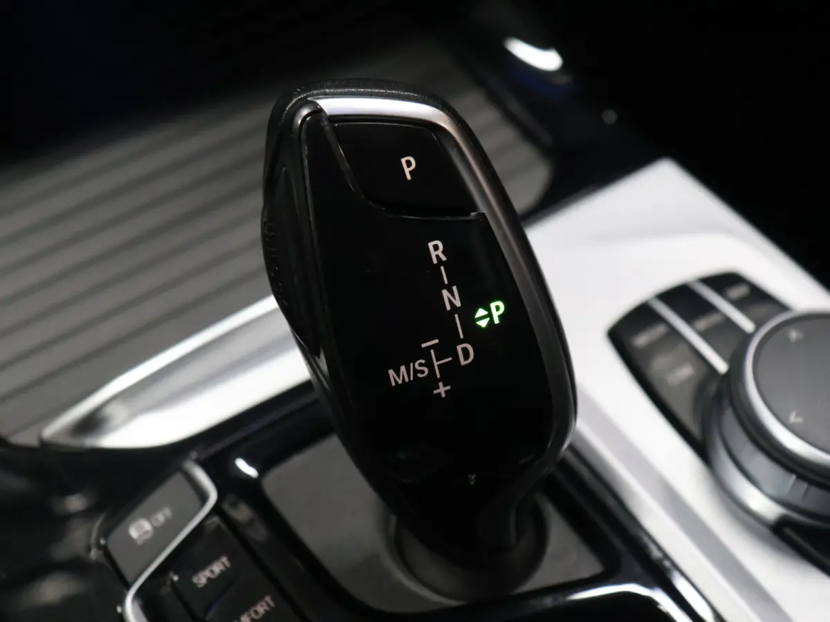 xDrive30e High Executive [SCHUIFKANTELDAK, APPLE CARPLAY, ANDROID, STOELVERWARMING, VOL LEDER, ELEKTRISCHE ACHTERKLEP, PDC V+A, CRUISE CONTROL, GROOT NAVIGATIE, 3-ZONE CLIMATE, DIGITAL DASH,