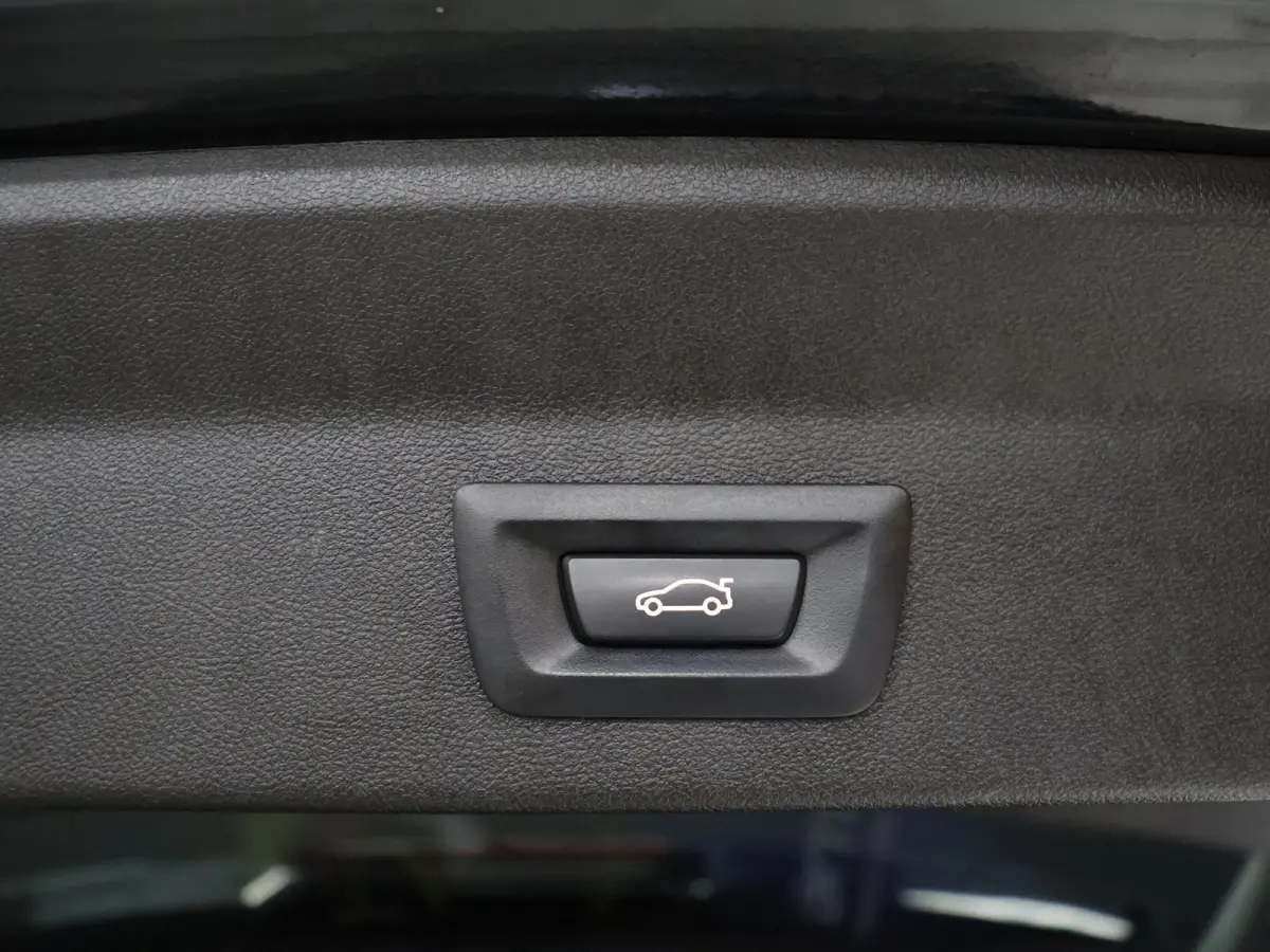 xDrive30e High Executive [SCHUIFKANTELDAK, APPLE CARPLAY, ANDROID, STOELVERWARMING, VOL LEDER, ELEKTRISCHE ACHTERKLEP, PDC V+A, CRUISE CONTROL, GROOT NAVIGATIE, 3-ZONE CLIMATE, DIGITAL DASH,