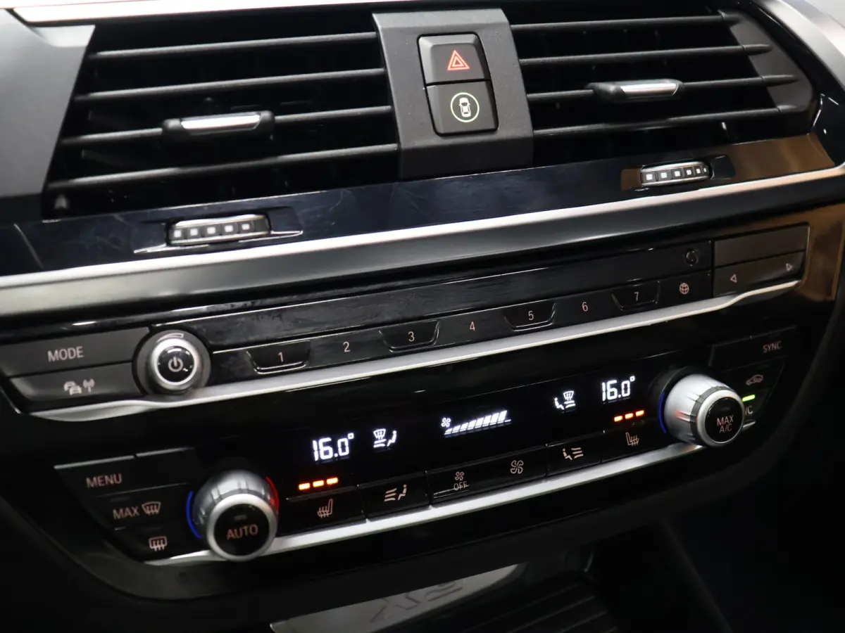 xDrive30e High Executive [SCHUIFKANTELDAK, APPLE CARPLAY, ANDROID, STOELVERWARMING, VOL LEDER, ELEKTRISCHE ACHTERKLEP, PDC V+A, CRUISE CONTROL, GROOT NAVIGATIE, 3-ZONE CLIMATE, DIGITAL DASH,