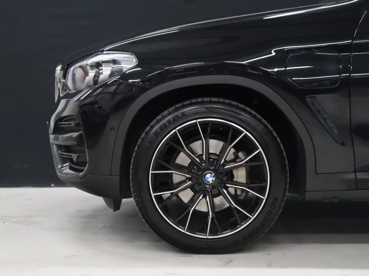xDrive30e High Executive [SCHUIFKANTELDAK, APPLE CARPLAY, ANDROID, STOELVERWARMING, VOL LEDER, ELEKTRISCHE ACHTERKLEP, PDC V+A, CRUISE CONTROL, GROOT NAVIGATIE, 3-ZONE CLIMATE, DIGITAL DASH,