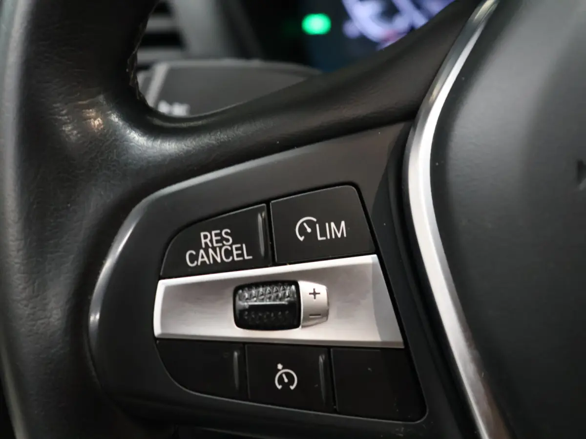 xDrive30e High Executive [SCHUIFKANTELDAK, APPLE CARPLAY, ANDROID, STOELVERWARMING, VOL LEDER, ELEKTRISCHE ACHTERKLEP, PDC V+A, CRUISE CONTROL, GROOT NAVIGATIE, 3-ZONE CLIMATE, DIGITAL DASH,